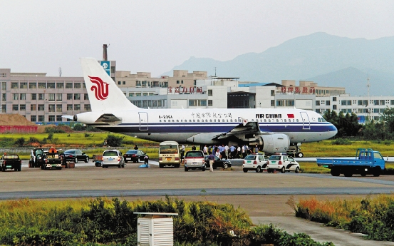 8月4日12时许,一架正要从义乌机场起飞的国航空客a319——b2364号飞机