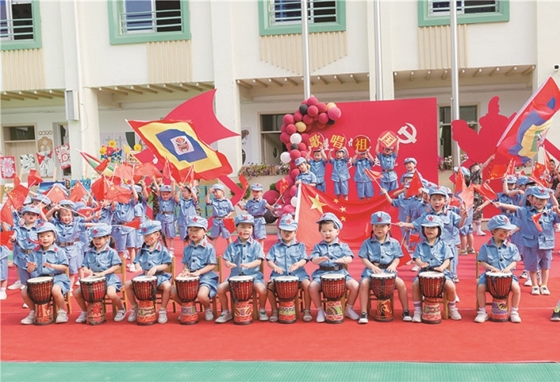 下各鎮中心幼兒園開展慶祝建黨100週年暨畢業典禮活動